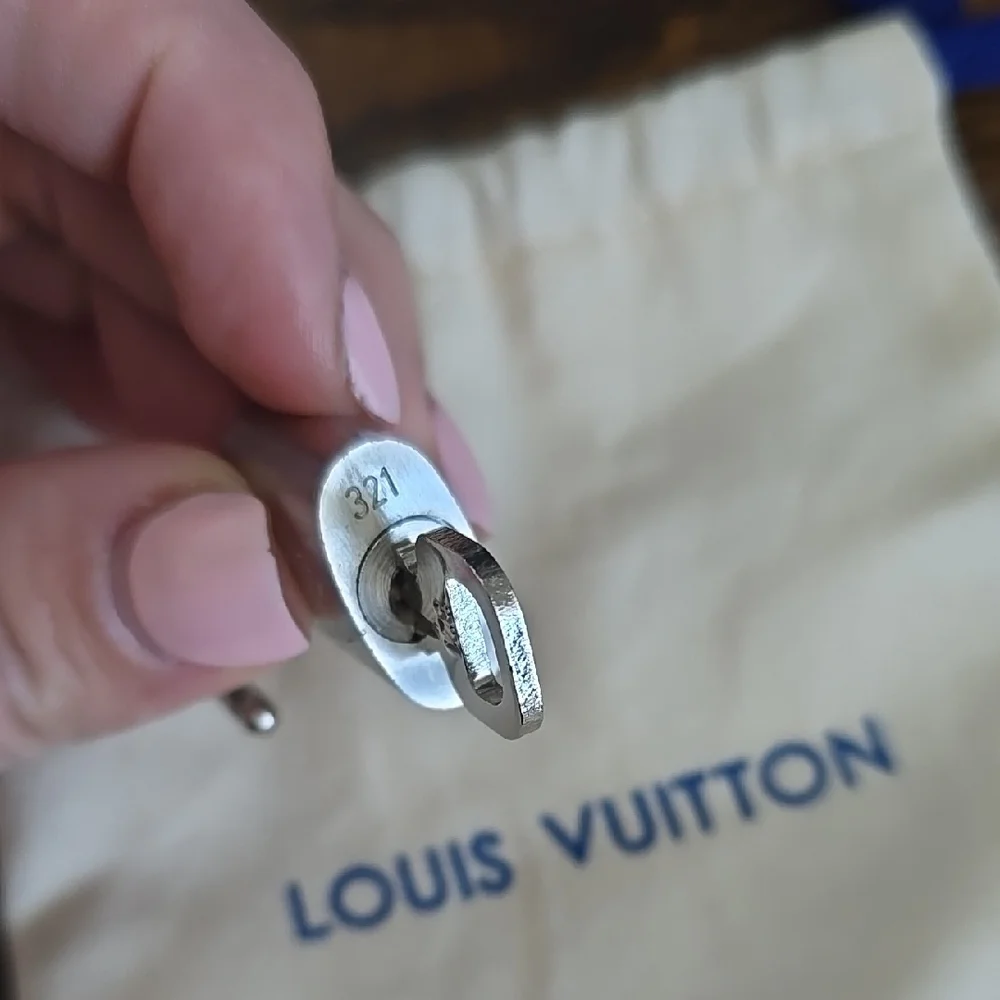 RARE Louis Vuitton Palledium Lock And Key 321 - Picture 5 of 9